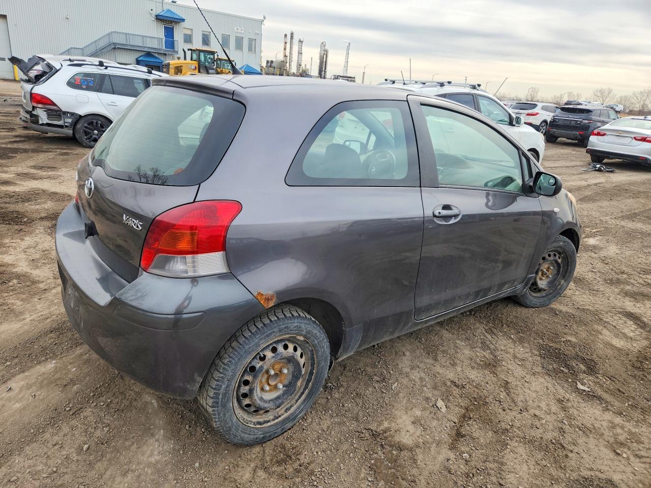 2011 Toyota Yaris VIN JTDJT4K33B5337603 photo 3