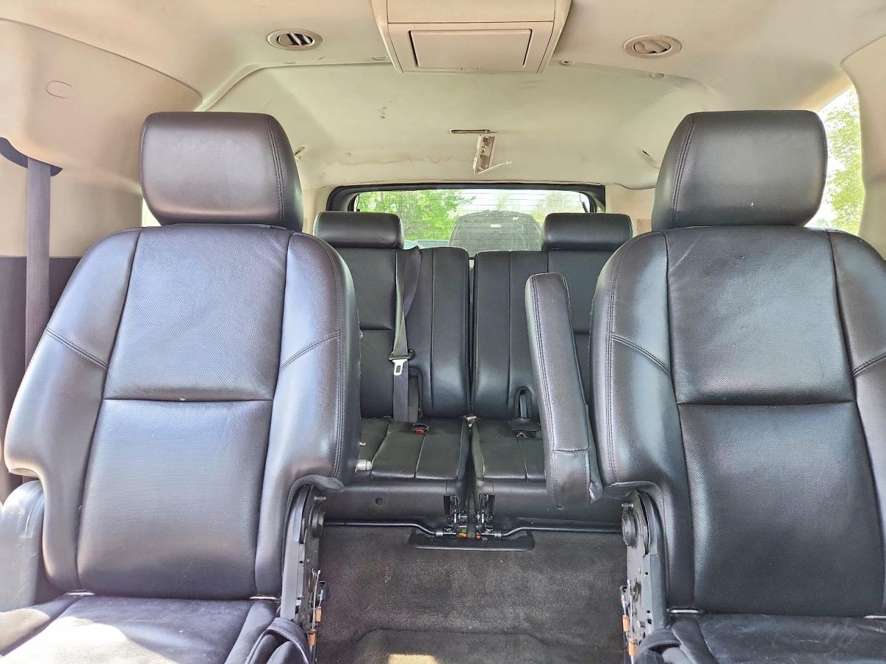 2013 Chevrolet Suburban VIN 1GNSKKE7XDR305406 photo 10
