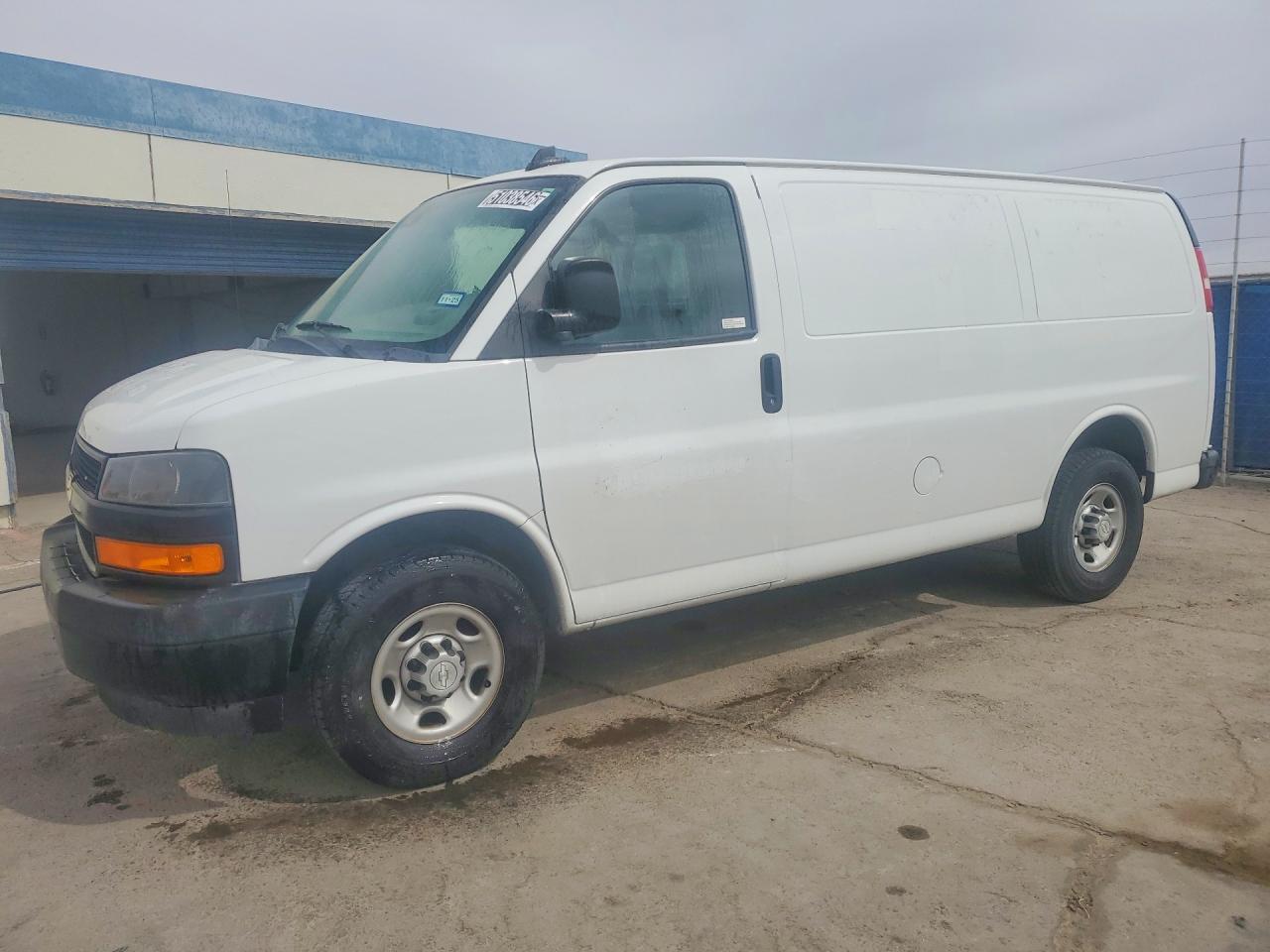 2019 CHEV Express VIN 1GCWGAFP3K1372428 photo 1