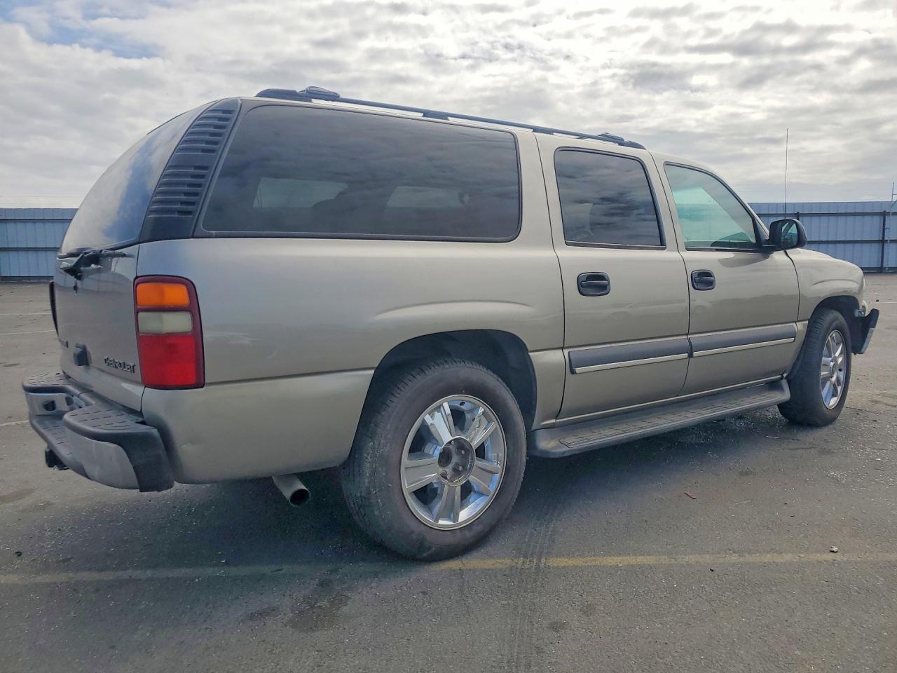 2003 CHEV Suburban VIN 3GNEC16T13G246356 photo 3