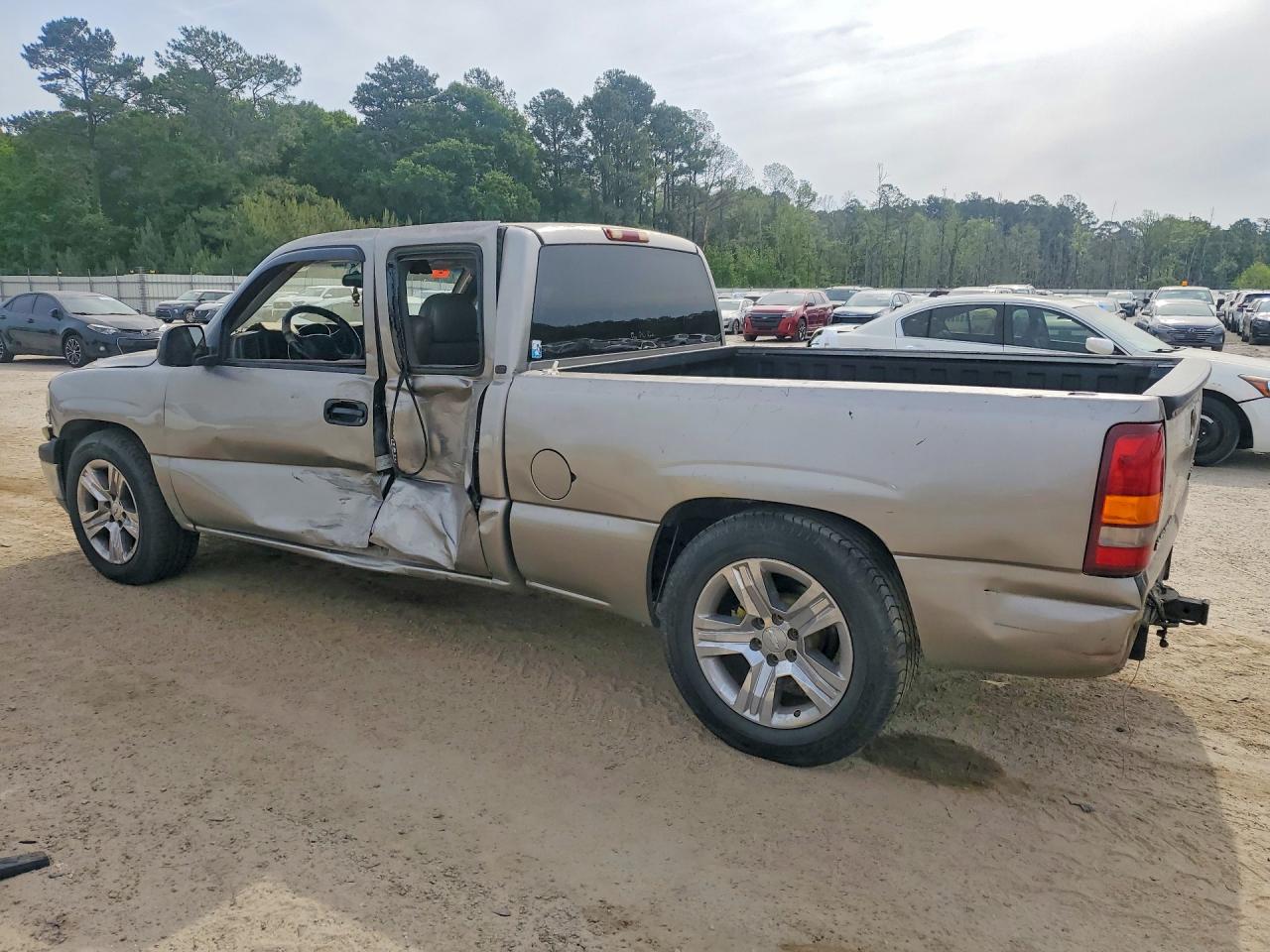 2000 CHEV Silverado VIN 2GCEC19T4Y1364504 photo 2