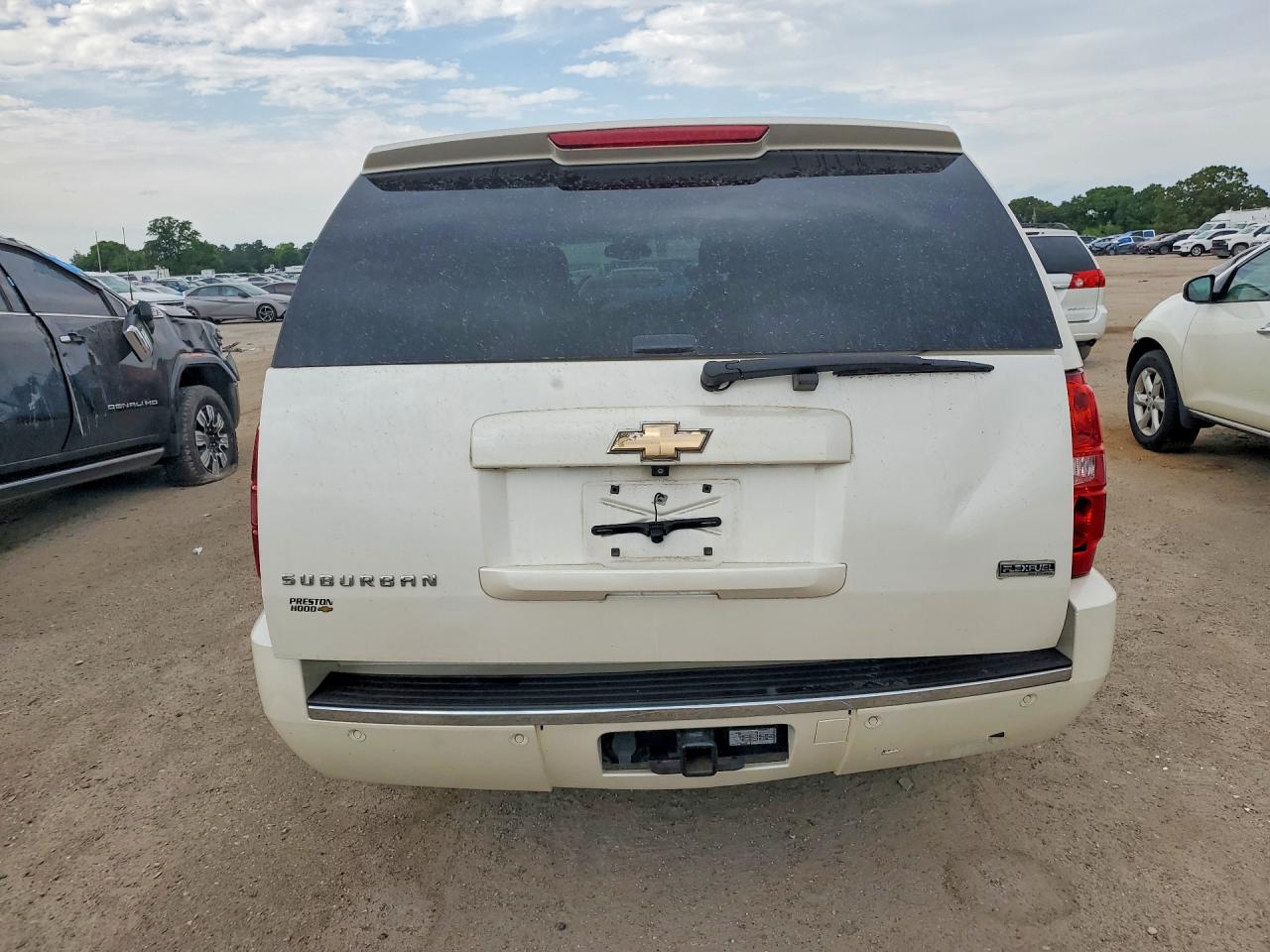 2011 CHEVROLET Suburban VIN 1GNSCKE02BR128279 photo 6