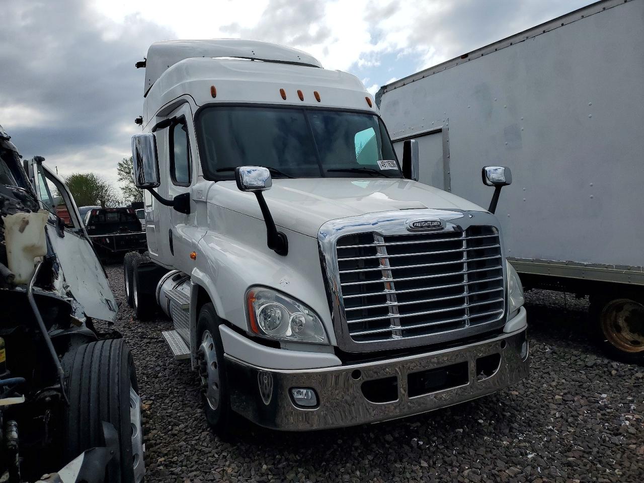 2018 FREIGHTLINER All other VIN 1FUJGLDV8JLKC7089 photo 1