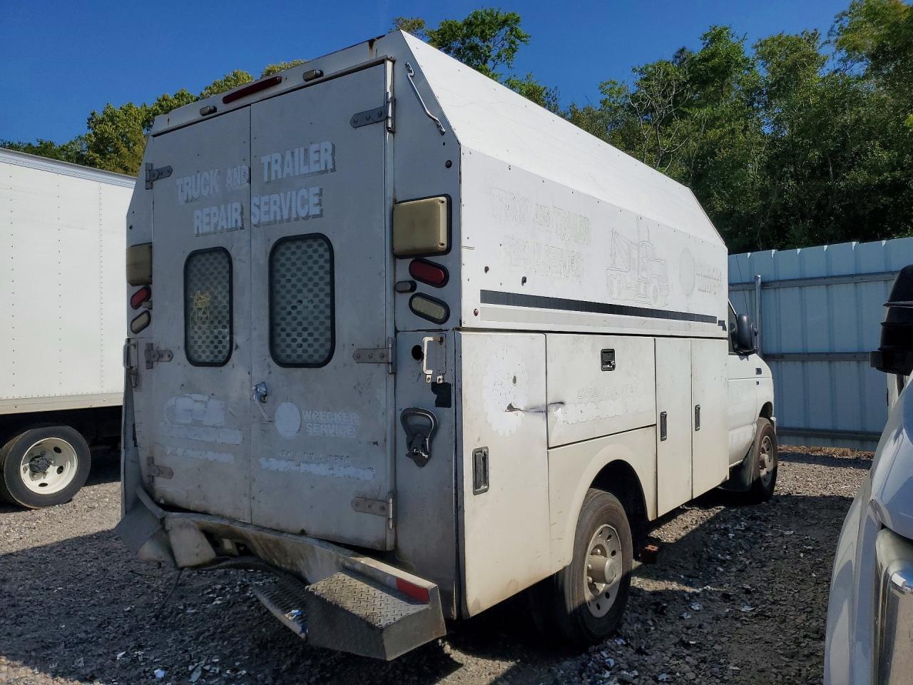 2010 Ford Econoline VIN 1FDSE3FL6ADA49285 photo 3