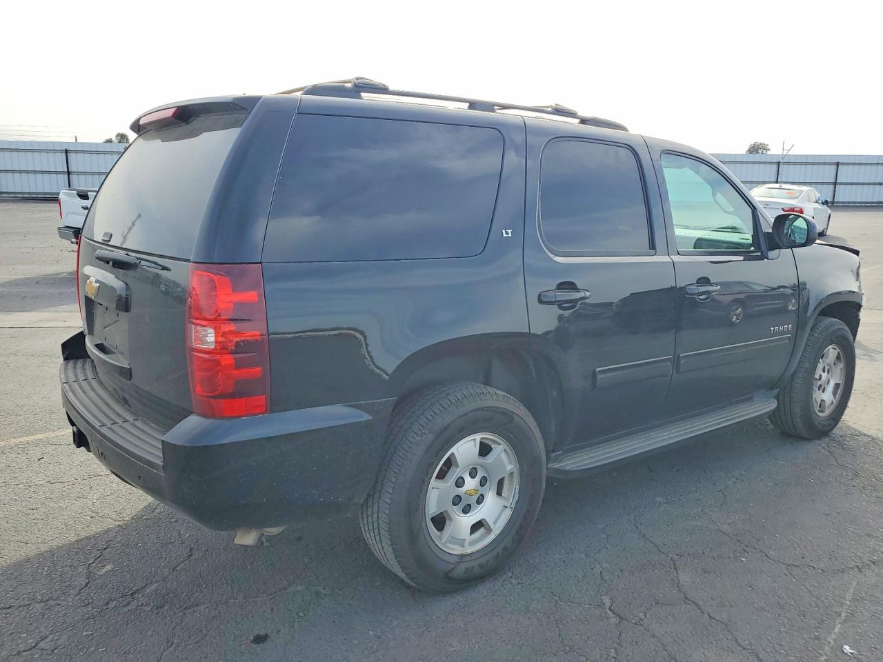 2014 Chevrolet Tahoe VIN 1GNSCBE02ER248149 photo 3
