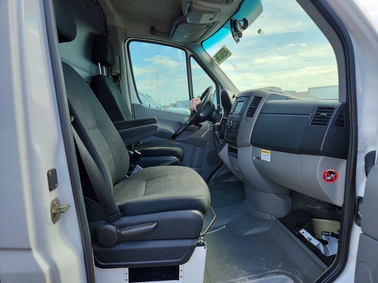 2015 FREIGHTLINER Sprinter VIN WDYPE7DC9F5953349 photo 11