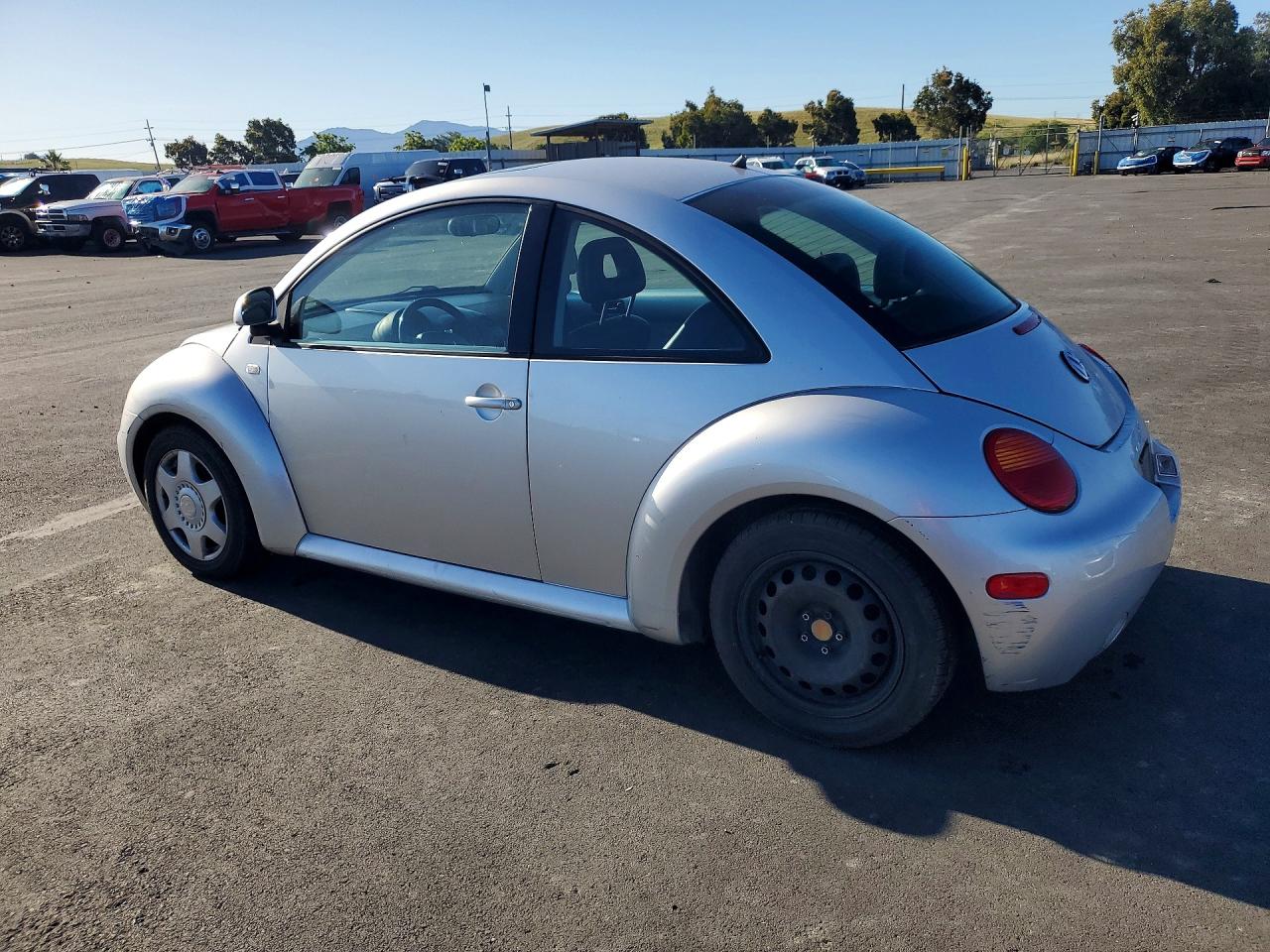 1999 Volkswagen Beetle VIN 3VWCC21CXXM473398 photo 2