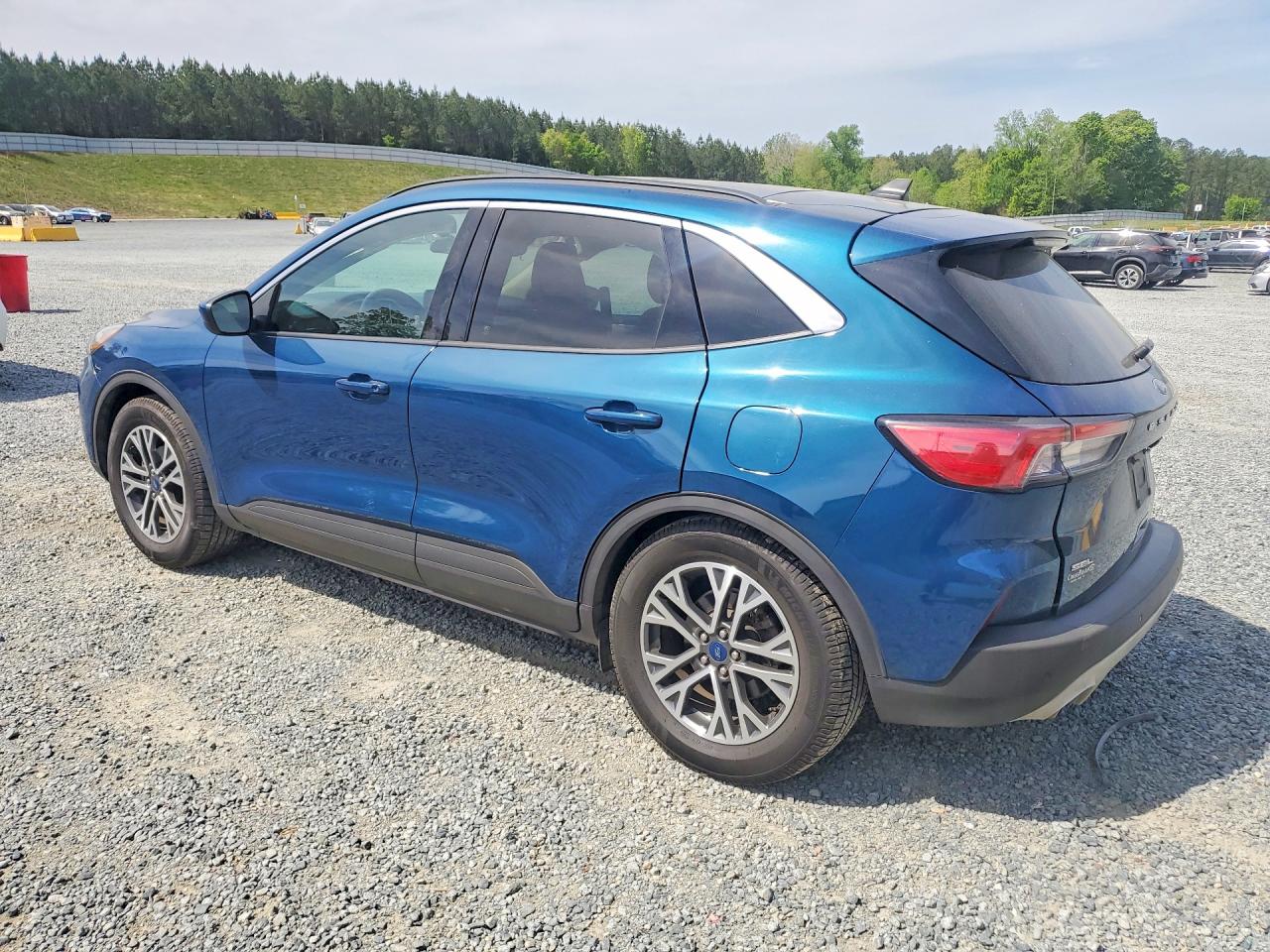 2020 Ford Escape VIN 1FMCU0H67LUB22048 photo 2