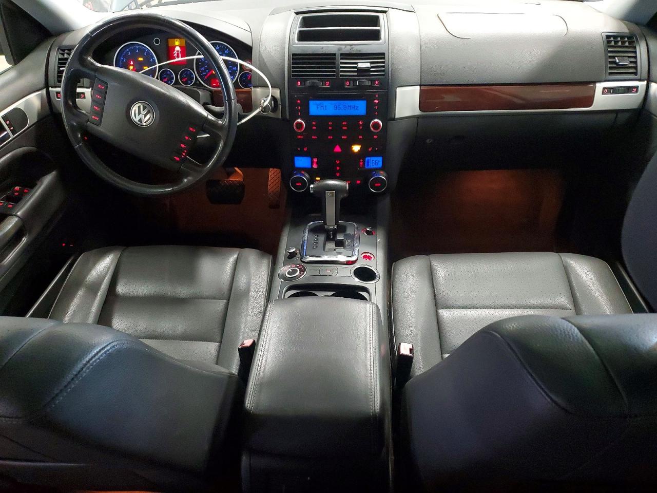 2006 Volkswagen Touareg VIN WVGZG77L96D038433 photo 8