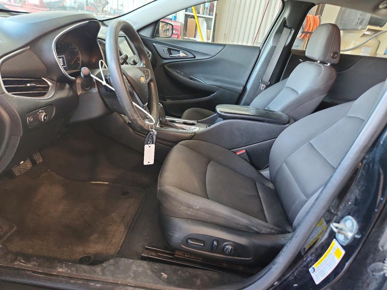 2018 Chevrolet Malibu VIN 1G1ZD5ST1JF226989 photo 7