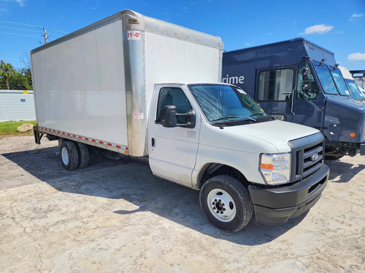 2022 Ford Econoline VIN 1FDXE4FN5NDC09840 photo 4