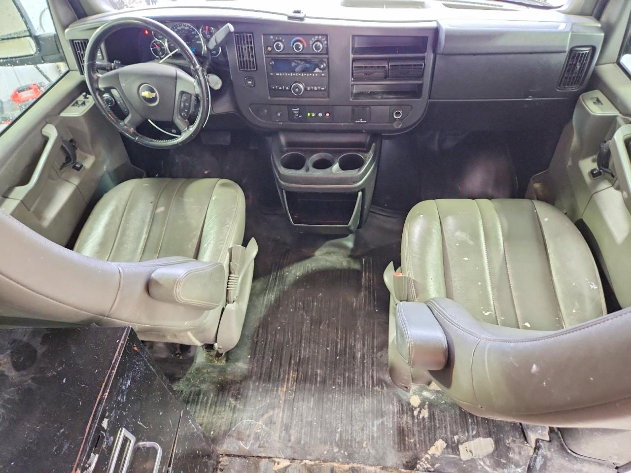 2021 Chevrolet Express VIN 1GCWGAFP8M1207509 photo 8