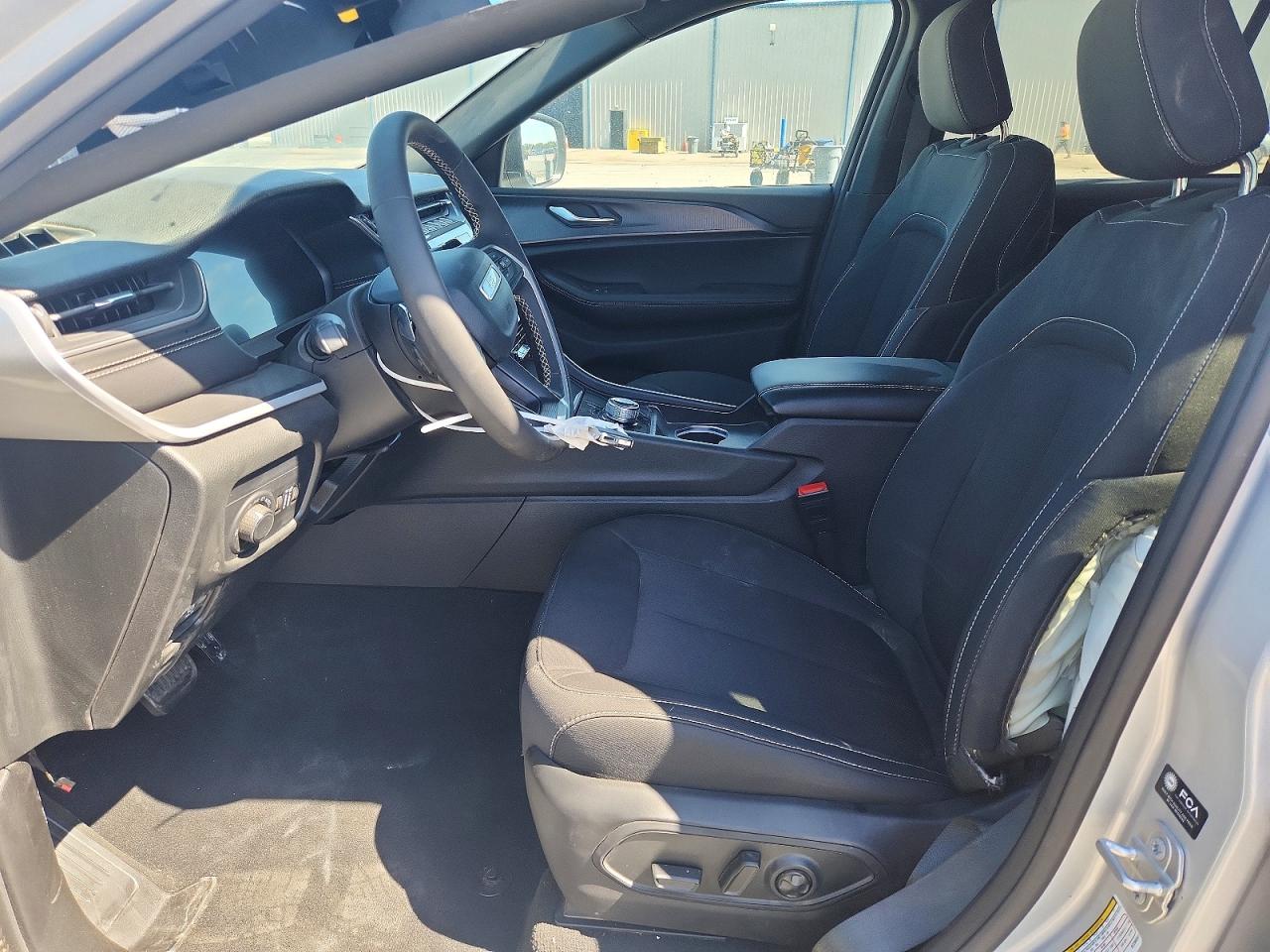 2025 JEEP Cherokee VIN 1C4RJGAG1SC266041 photo 7