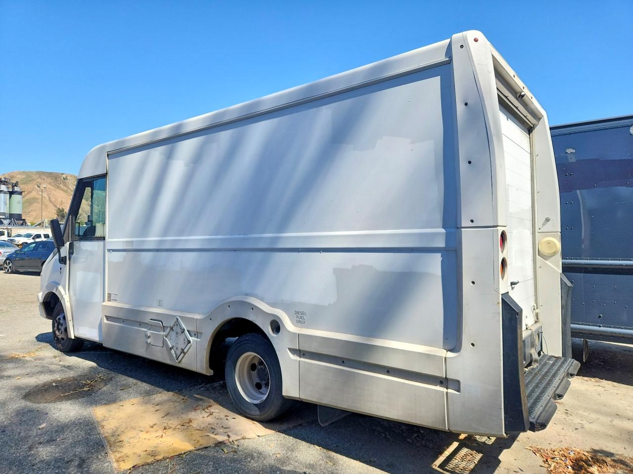 2016 Isuzu Npr VIN JALB4T177G7W00492 photo 2