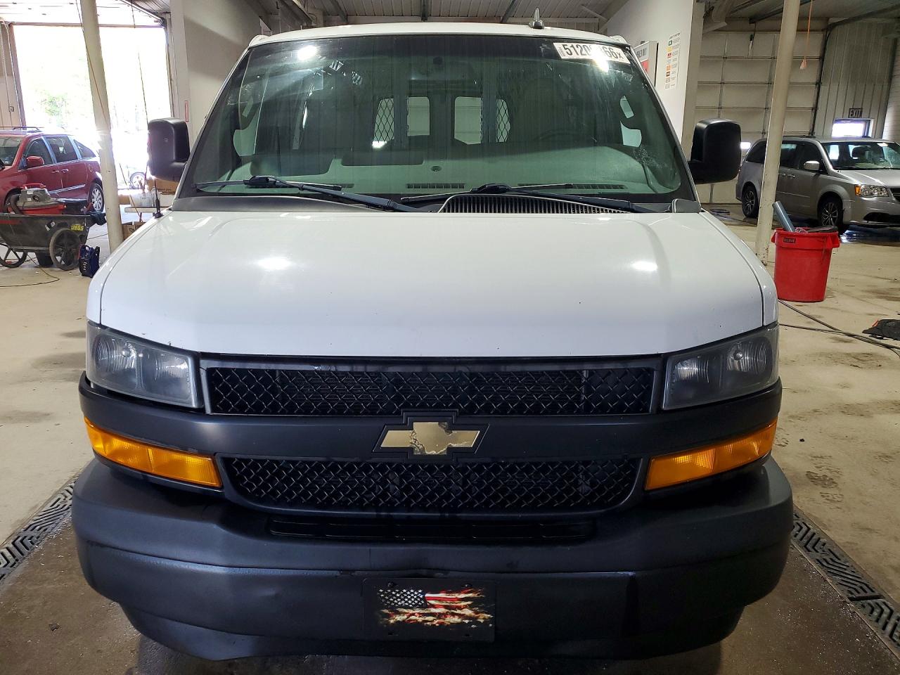 2018 Chevrolet Express VIN 1GCWGAFG1J1341404 photo 5