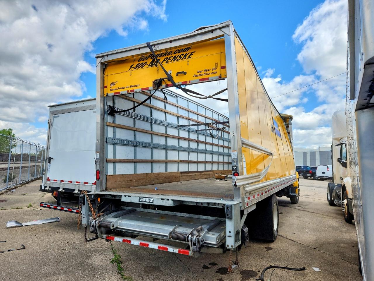 2023 HINO All other VIN 5PVNJ7AV9P5T52609 photo 4