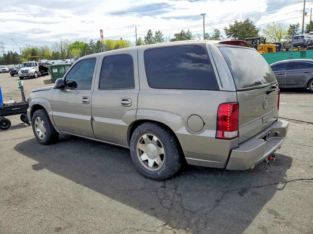 2002 Cadillac Escalade VIN 1GYEK63N32R308752 photo 2