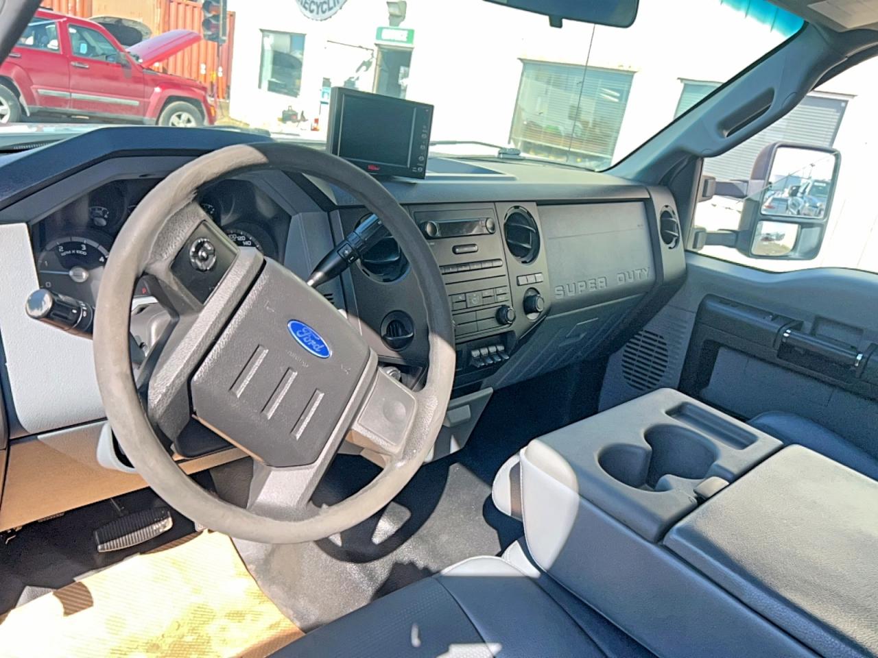 2016 Ford F550 VIN 1FDUF5GT3GED05157 photo 9