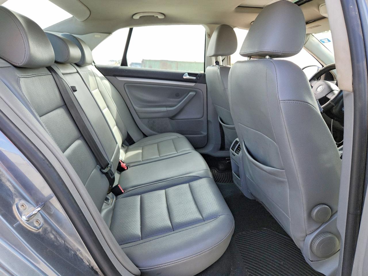 2007 Volkswagen Jetta VIN 3VWEF71K37M146667 photo 10