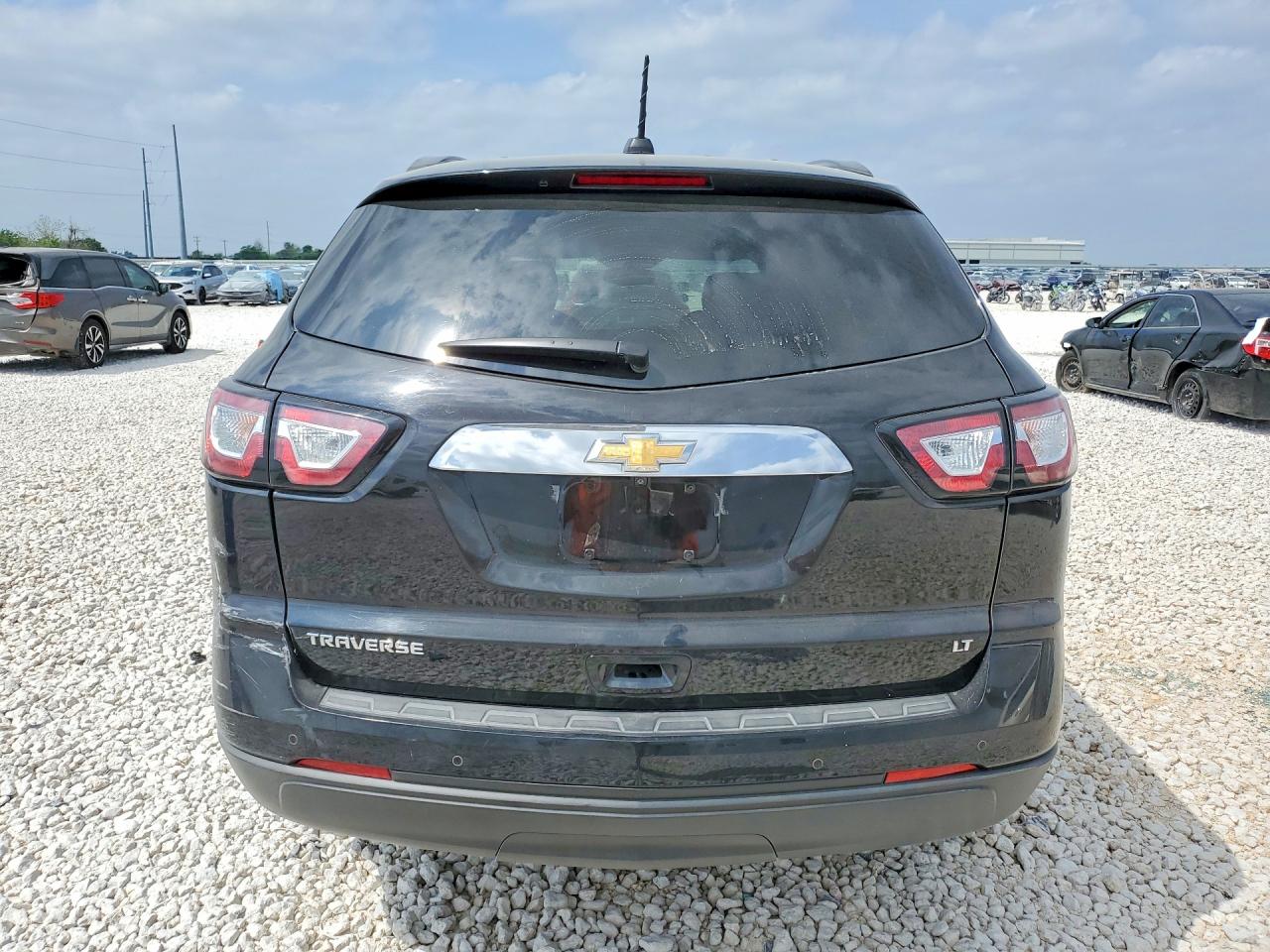 2017 Chev Traverse VIN 1GNKRGKD0HJ349180 photo 6