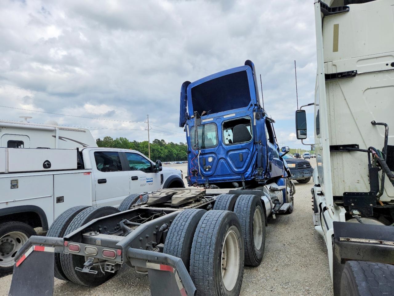 2025 FREIGHTLINER All other VIN 3AKJHLDV8SSVR2413 photo 4