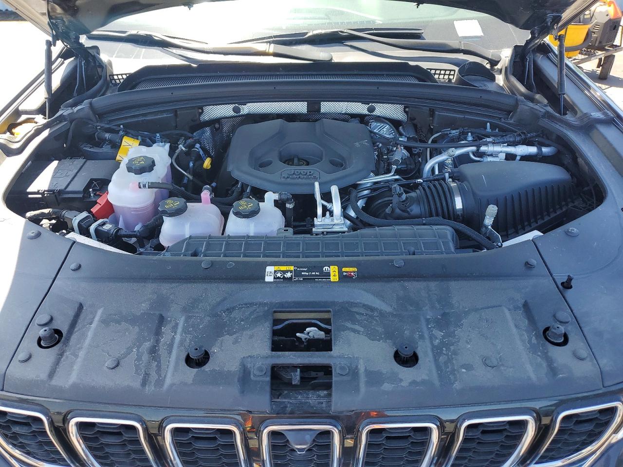 2024 Jeep Cherokee VIN 1C4RJYB64R8505977 photo 12