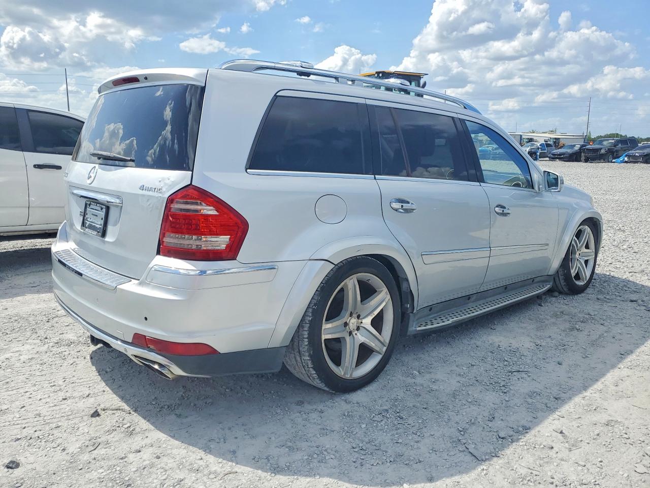 2011 Mercedes-Benz Gl-class VIN 4JGBF8GE1BA742892 photo 3