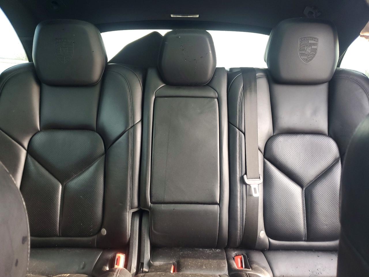 2017 Porsche Cayenne VIN WP1AA2A25HKA86174 photo 10