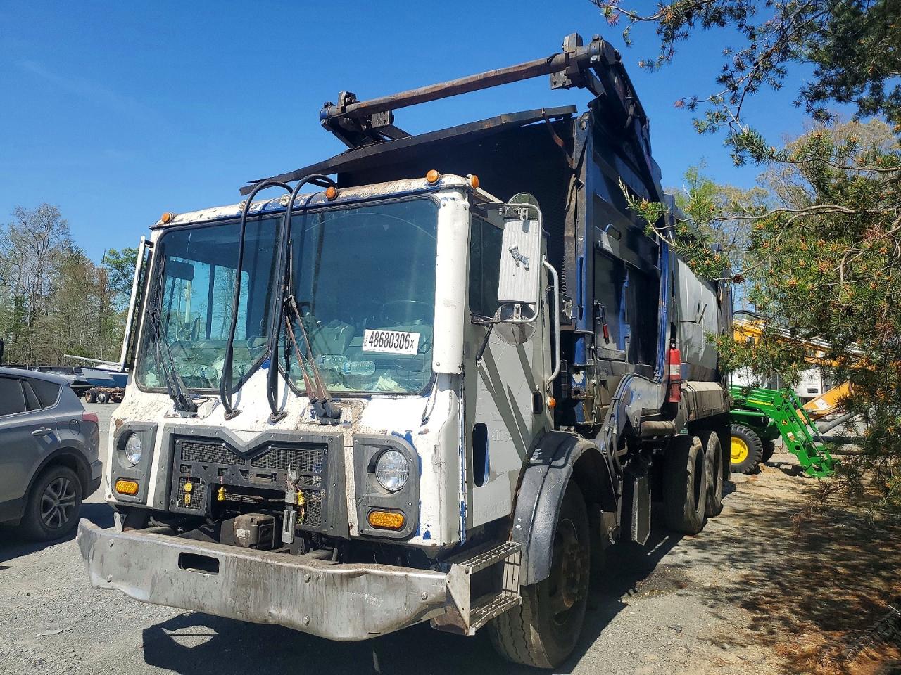 2014 MACK All other VIN 1M2AV04C8EM010927 photo 2