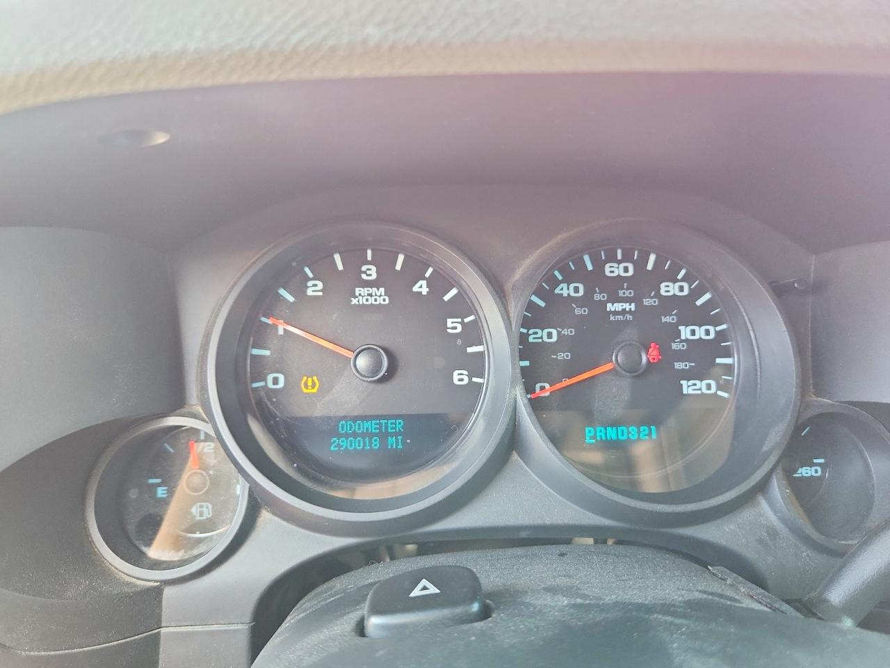 2010 Chevrolet Silverado VIN 1GCSCREA7AZ286352 photo 9