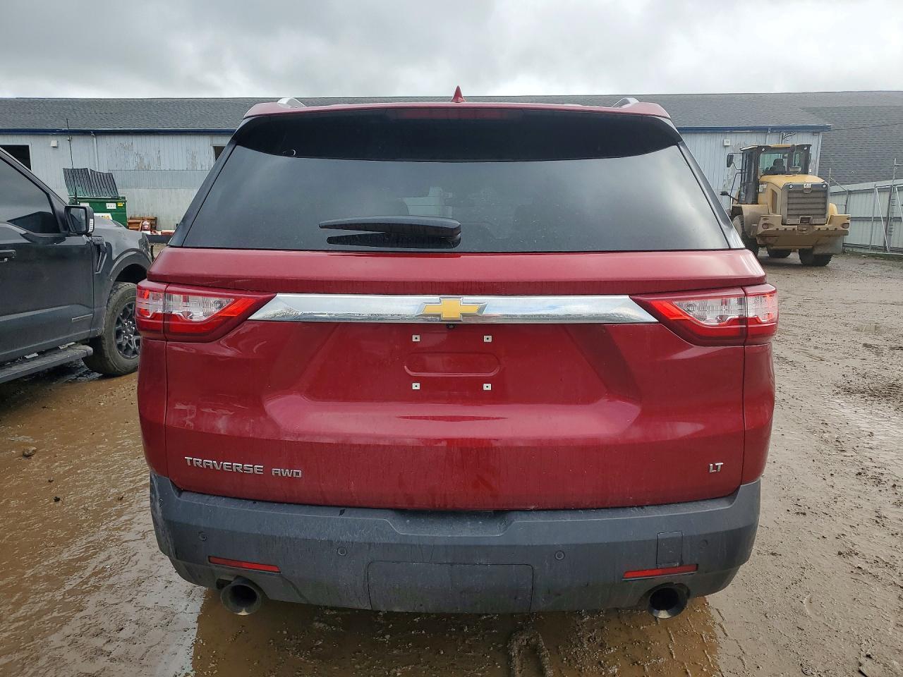 2018 Chevrolet Traverse VIN 1GNEVGKW6JJ140588 photo 6