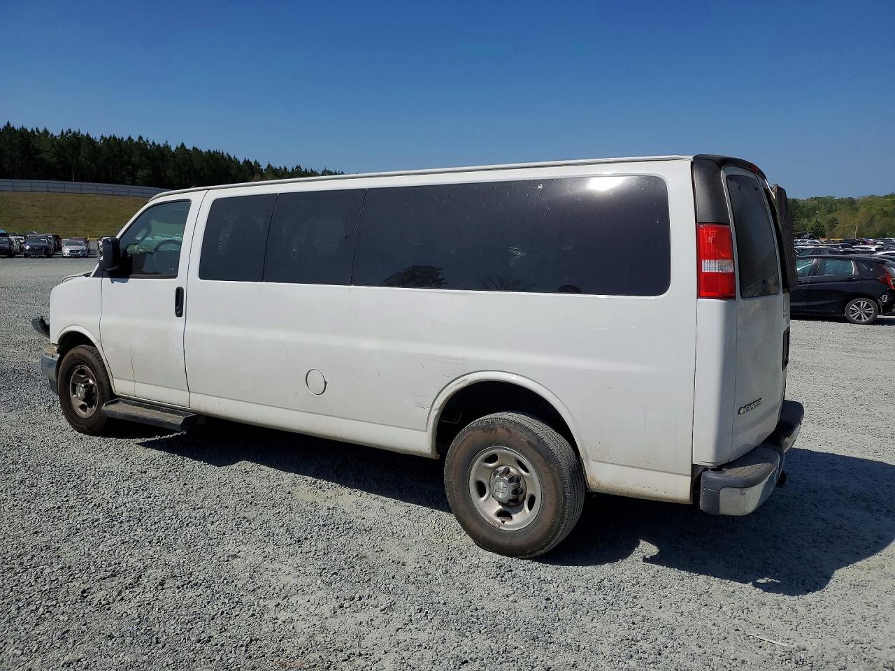 2020 Chevrolet Express VIN 1GAZGPFG3L1172269 photo 2