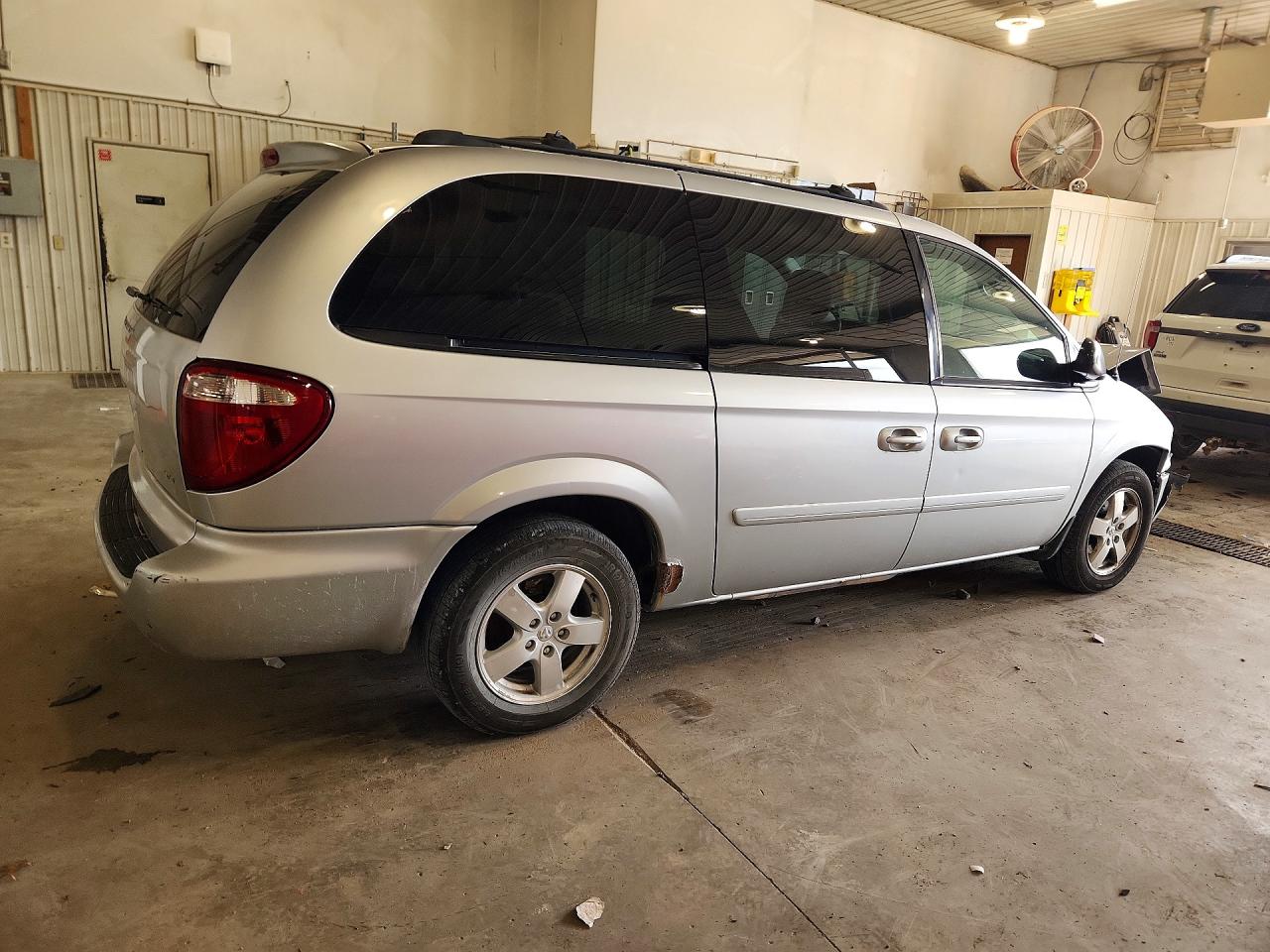 2005 Dodge Caravan VIN 2D4GP44L65R267052 photo 3