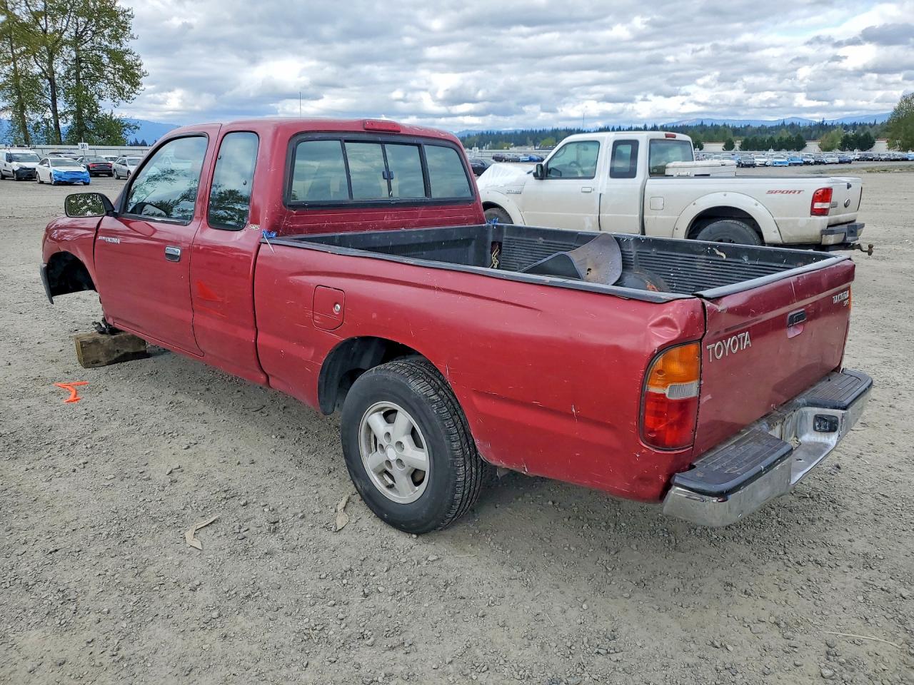 1998 TOYOTA Tacoma VIN 4TAVL52N2WZ031415 photo 2