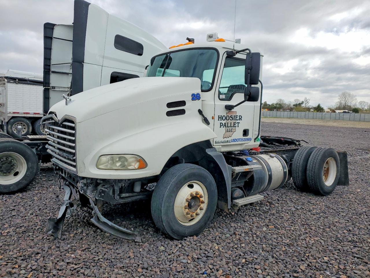 2011 MACK All other VIN 1M1AW01Y7BM002685 photo 2