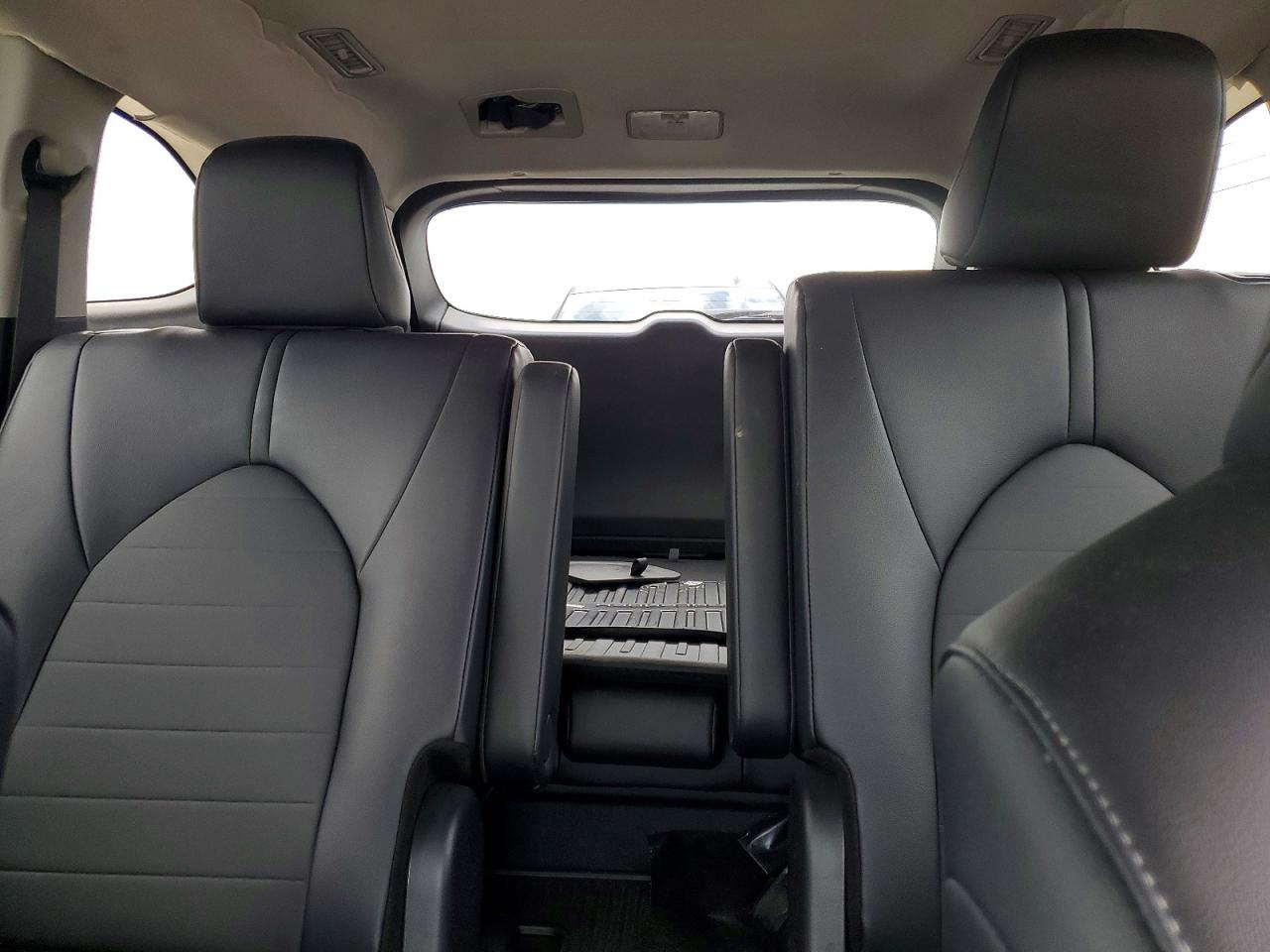 2026 Toyota Highlander VIN 5TDKDRBH6TS598522 photo 10