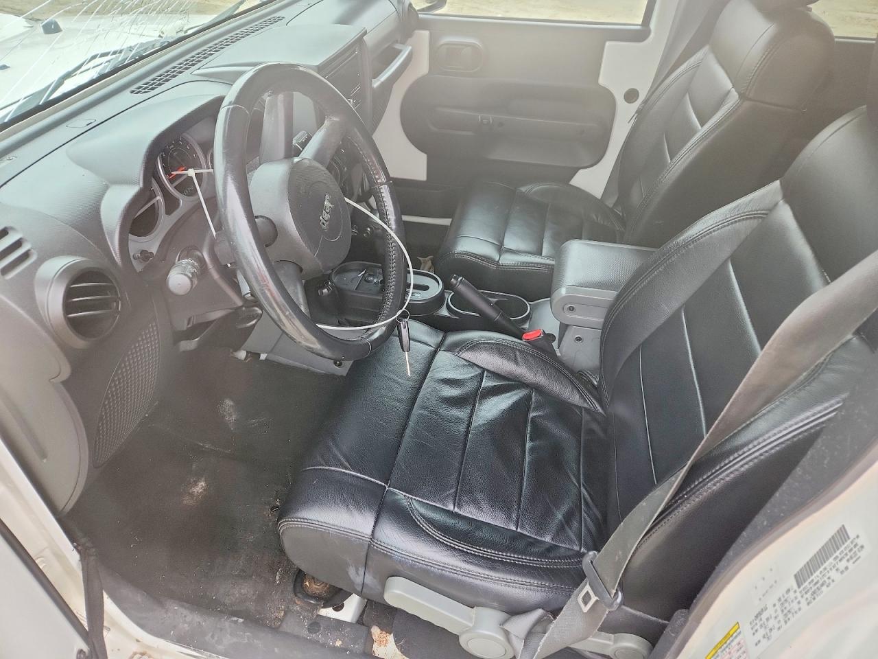 2008 Jeep Wrangler / VIN 1J4GA69198L640870 photo 7