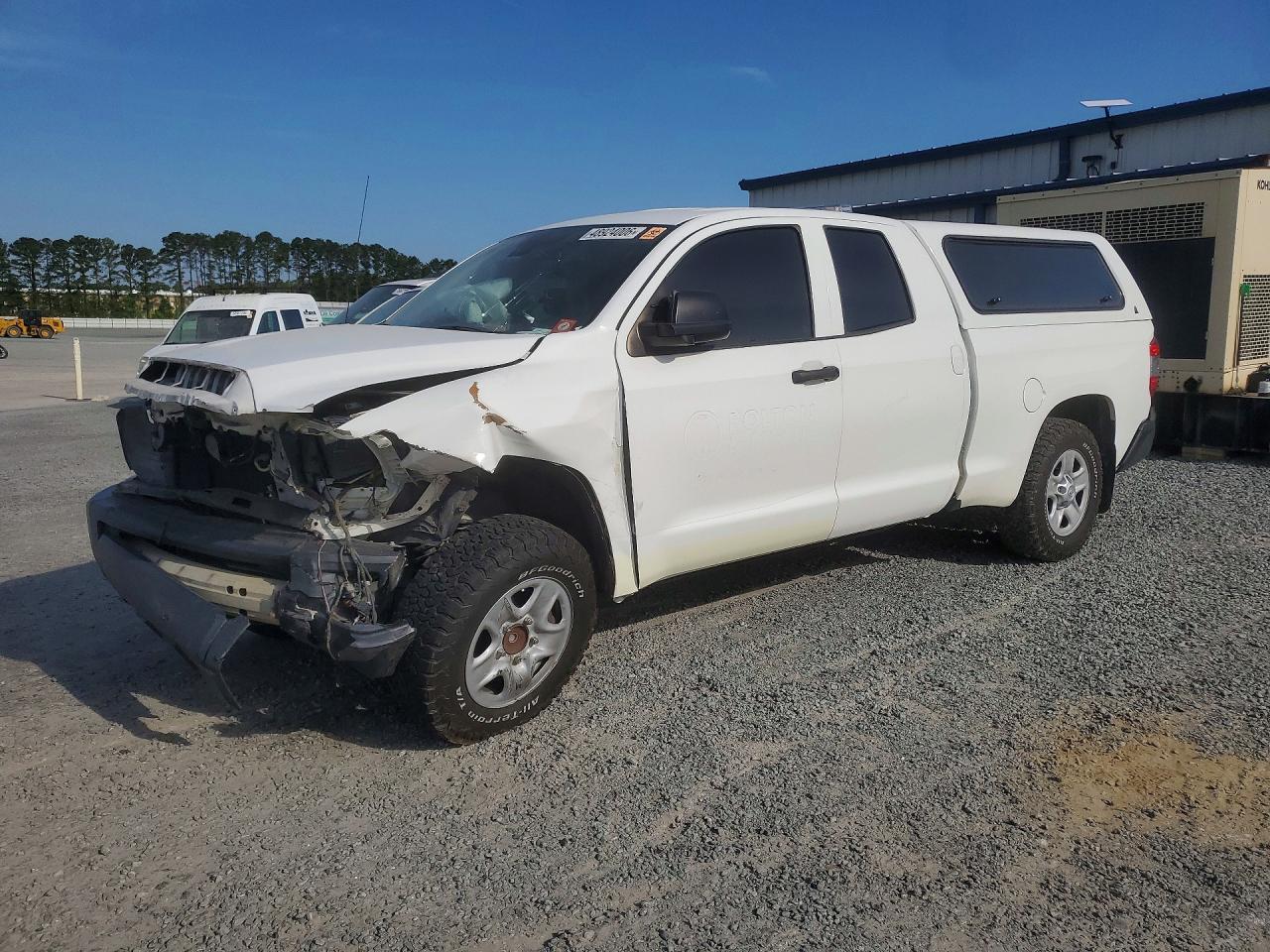 2018 Toyota Tundra VIN 5TFRM5F19JX126262 photo 1