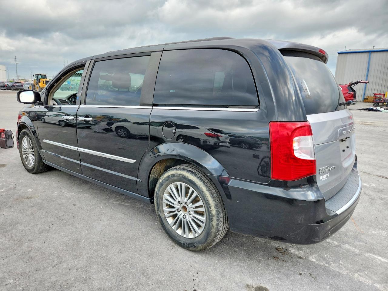 2014 Chrysler Minivan VIN 2C4RC1CG9ER316605 photo 2
