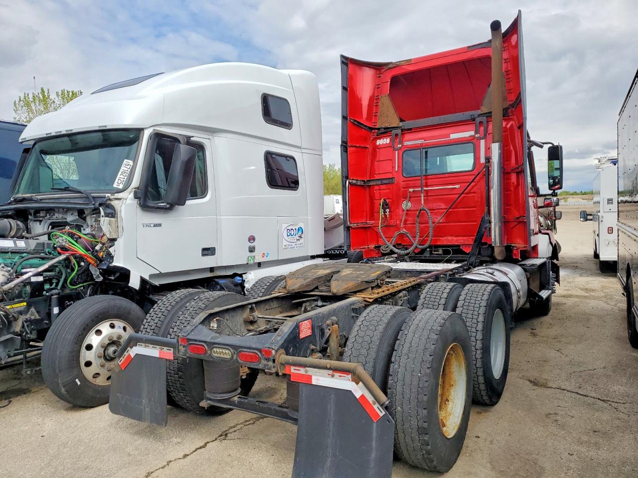 2015 Volvo Vn VIN 4V4N99EH4FN926223 photo 4