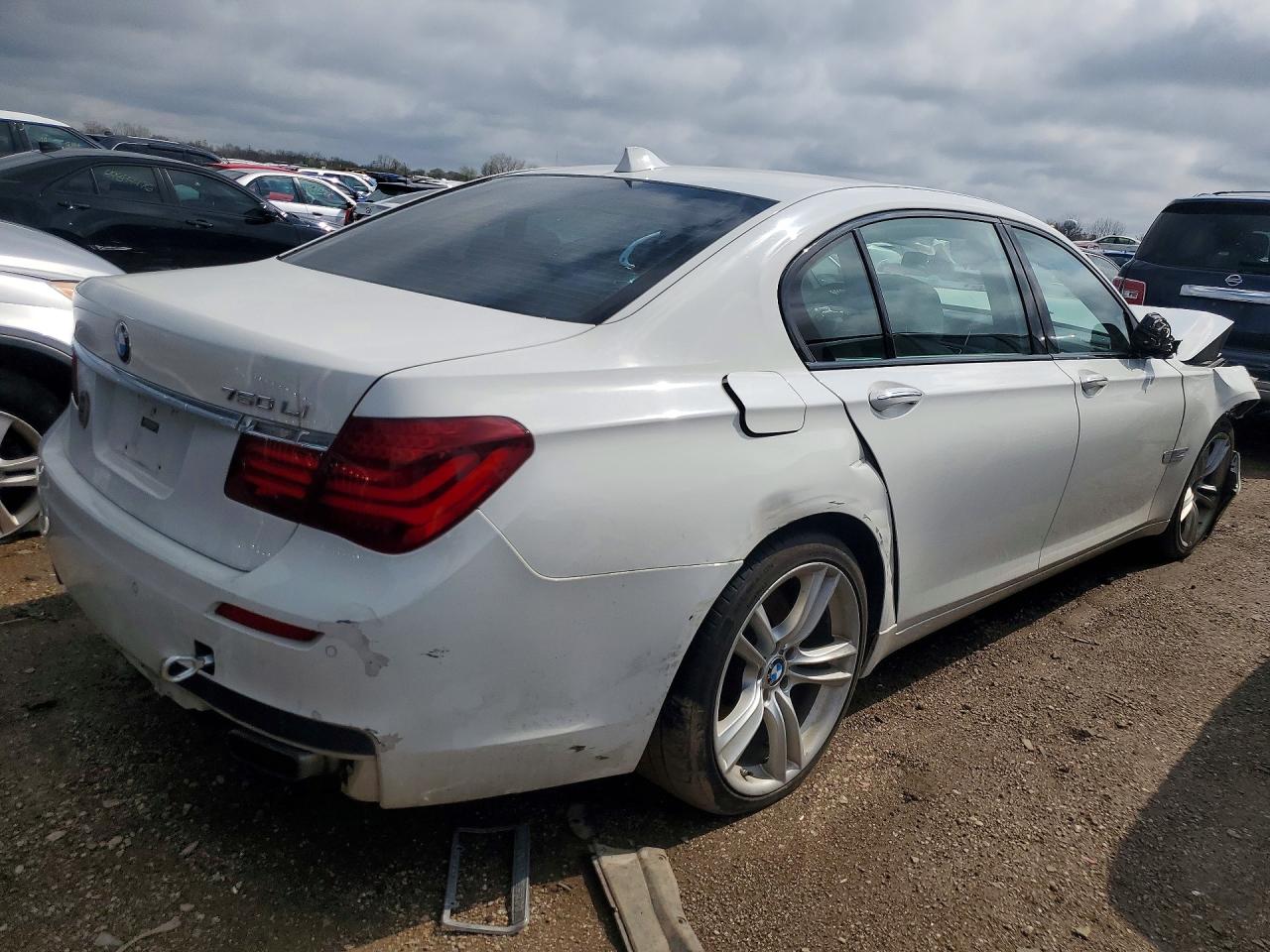 2013 BMW 7 series VIN WBAYF8C50DD141072 photo 3