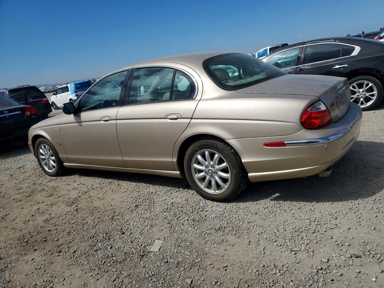 2001 Jaguar S type VIN SAJDA01P01GM10057 photo 2