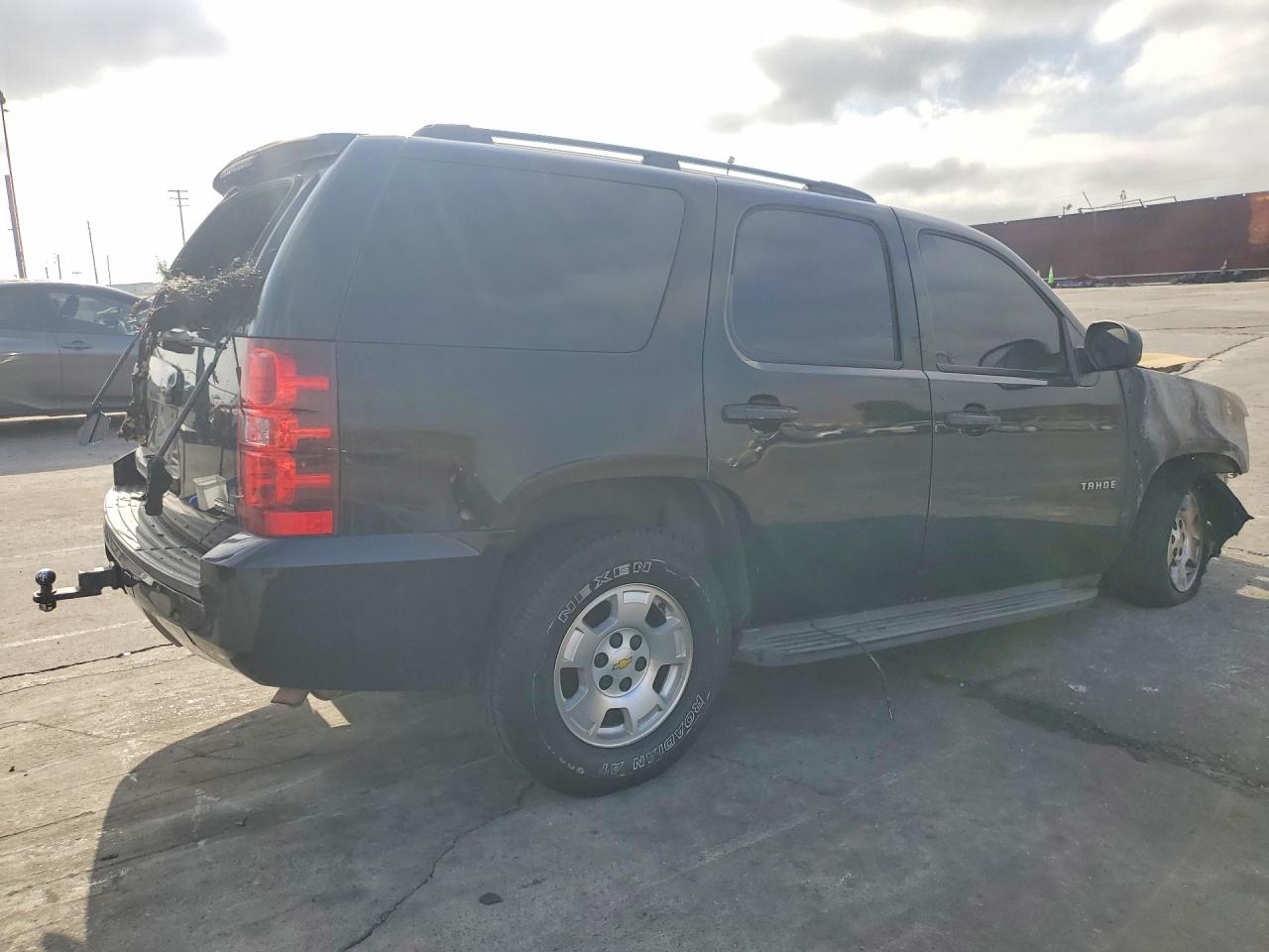 2010 Chevrolet Tahoe VIN 1GNMCAE33AR187191 photo 3