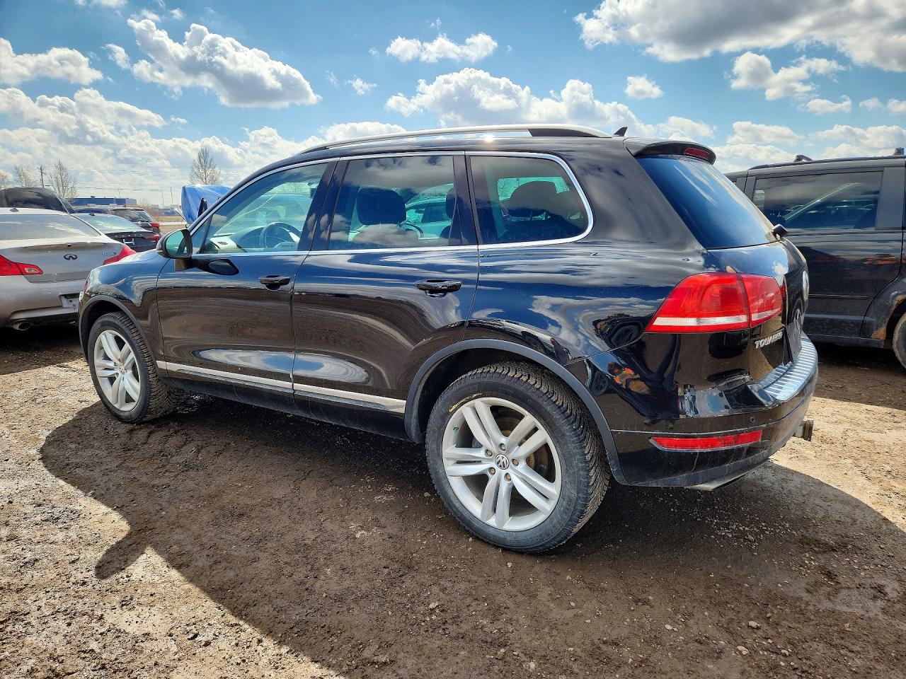 2013 Volkswagen Touareg VIN WVGDF9BPXDD010849 photo 2