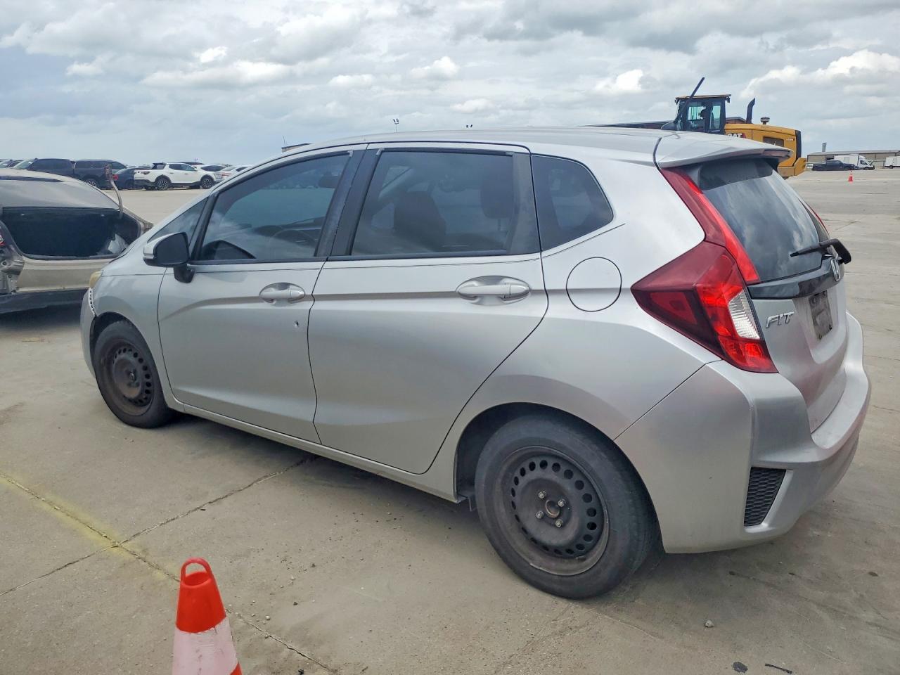2016 Honda Fit lx VIN JHMGK5H55GX018225 photo 2