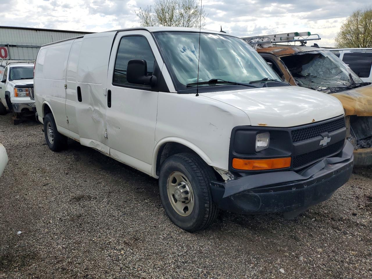 2015 CHEV Express VIN 1GCWGGFF8F1106046 photo 4