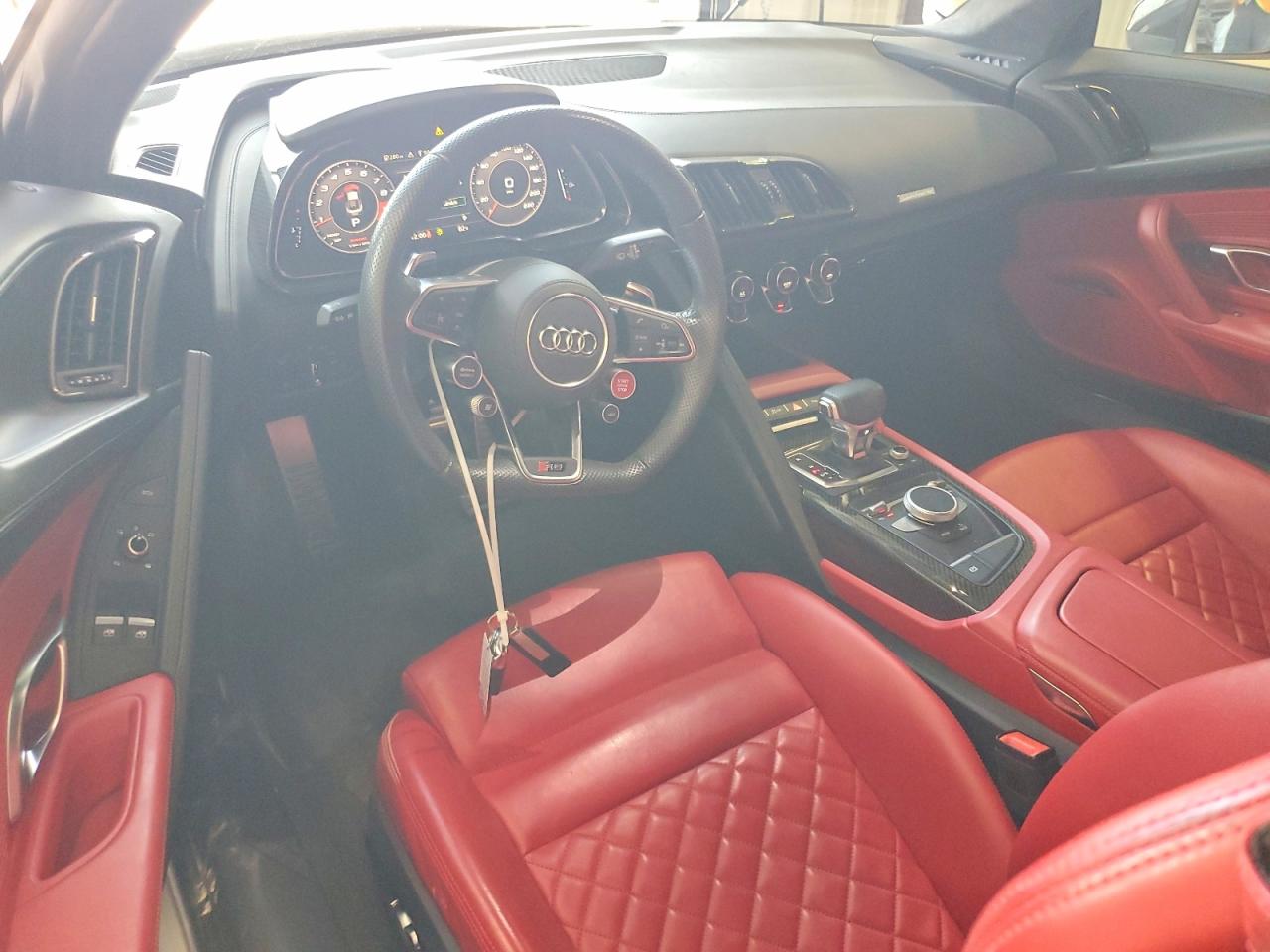2018 Audi R8 VIN WUAKBAFXXJ7900428 photo 8
