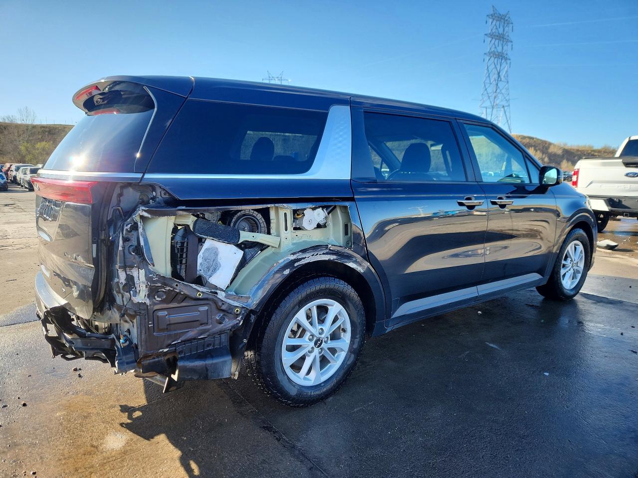 2022 Kia All other VIN KNDNB4H38N6132532 photo 3
