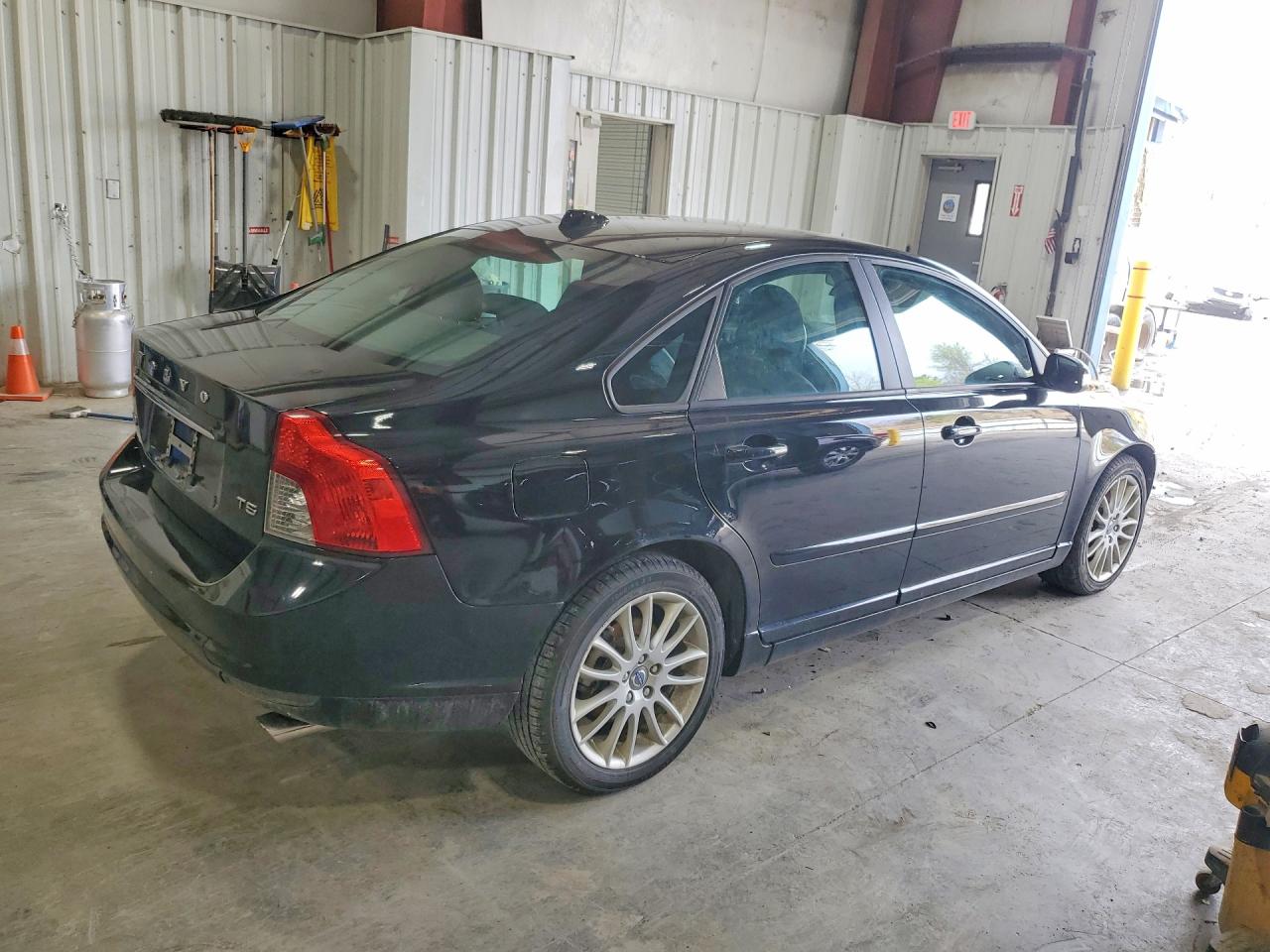 2011 VOLVO S40 VIN YV1672MS1B2546742 photo 3