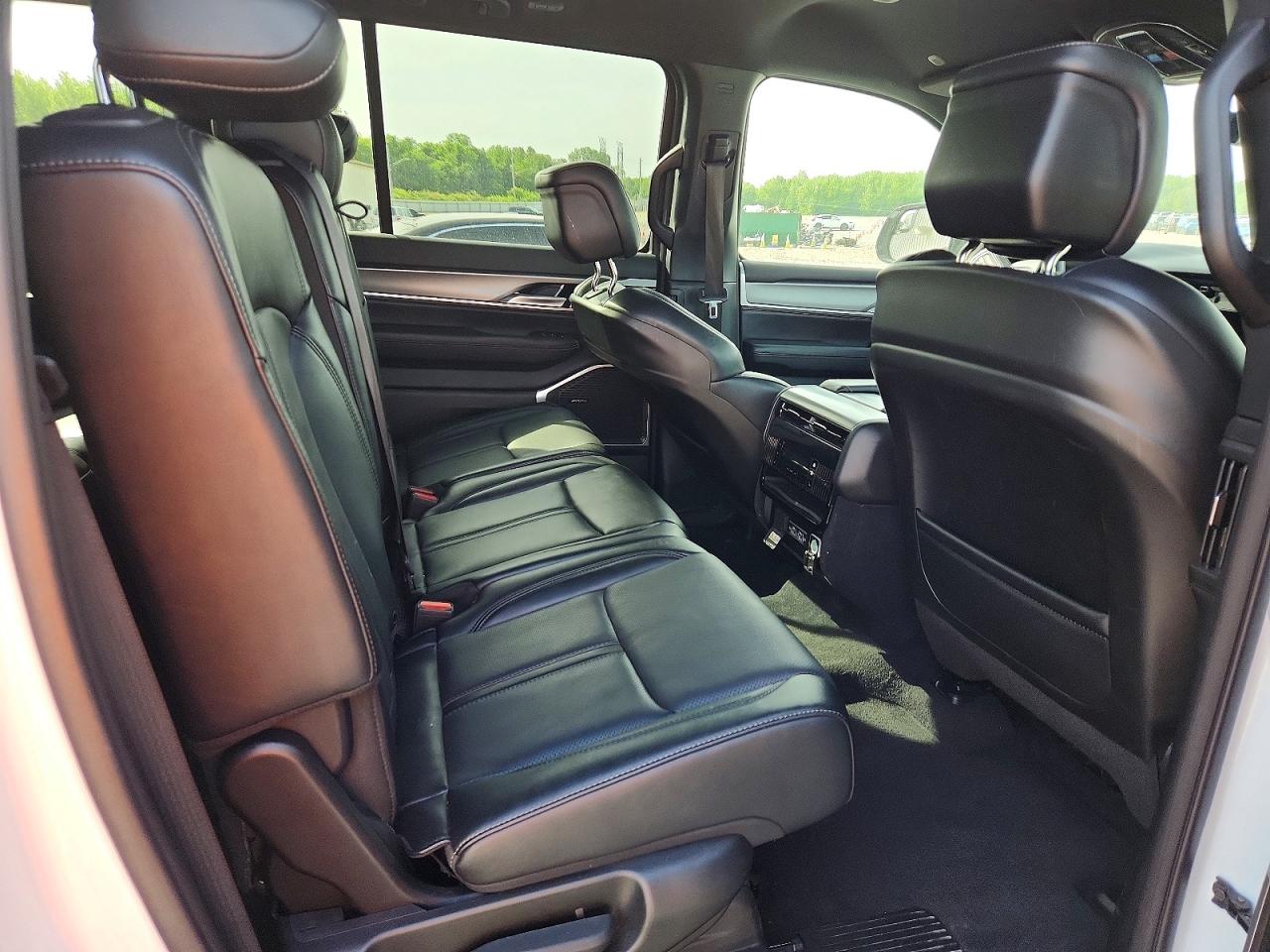 2025 JEEP Wagoneer VIN 1C4SJVBP4SS514597 photo 11